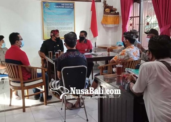 Nusabali.com - krama-banjar-sakah-desa-batuan-kaler-meninggal-saat-melayangan