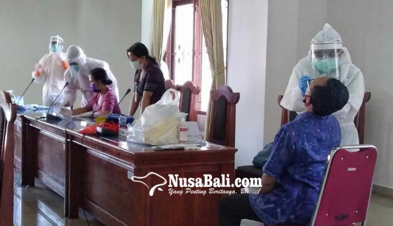 www.nusabali.com-anggota-dan-staf-dprd-buleleng-tunggu-hasil-rapid-test