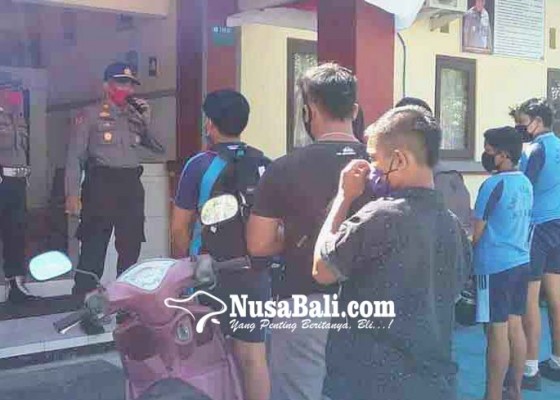 Nusabali.com - polsek-kubu-razia-pengendara-motor-tanpa-helm