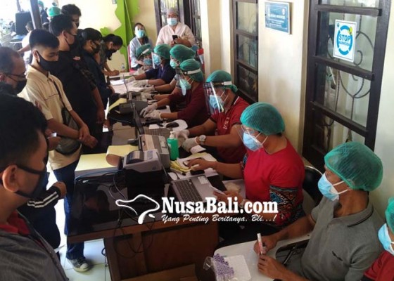 Nusabali.com - 324-petugas-pdp-denpasar-rapid-test-5-reaktif