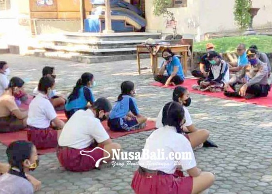 Nusabali.com - smpn-1-kubu-hadirkan-siswa-1-kelas-per-hari