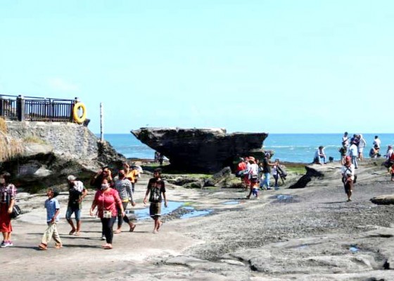 Nusabali.com - wisatawan-domestik-mulai-ramai-ke-tanah-lot