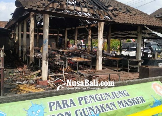 Nusabali.com - pasar-desa-adat-penarungan-terbakar-68-lapak-hangus