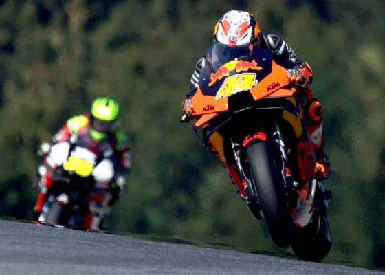 Nusabali.com - espargaro-cetak-sejarah-ktm