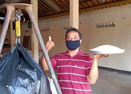 Nusabali.com - warga-sukawati-tukar-sampah-plastik-dengan-beras