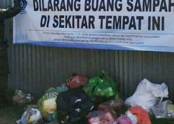 Nusabali.com - oknum-buang-sampah-di-trotoar-lpm-kuta-berjaga-jaga-di-lokasi