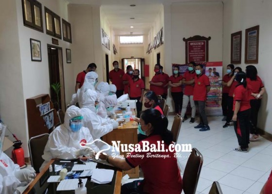 Nusabali.com - sekda-jembrana-positif-corona-178-pegawai-dirapid-test