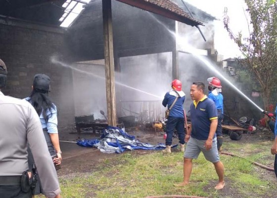 Nusabali.com - gudang-warga-di-desa-timpag-terbakar