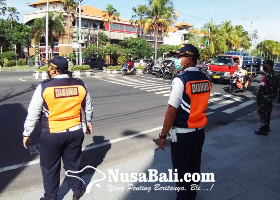 Nusabali.com - razia-prokes-di-desa-sanur-kaja-8-orang-terjaring