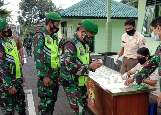 Nusabali.com - anggota-kodim-1610klungkung-jalani-tes-urine