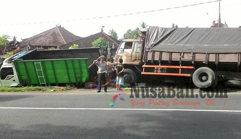 www.nusabali.com-panyengker-merajan-hancur-tertimpa-truk