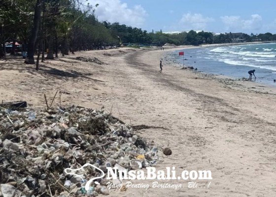 Nusabali.com - 10-hari-dinas-lhk-evakuasi-80-ton-sampah-di-pantai-barat