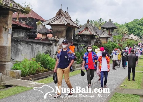 Nusabali.com - libur-natal-400-wisatawan-berkunjung-ke-penglipuran