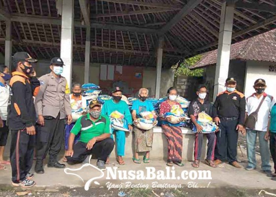 Nusabali.com - perbekel-peringsari-bantu-605-warga-kurang-mampu