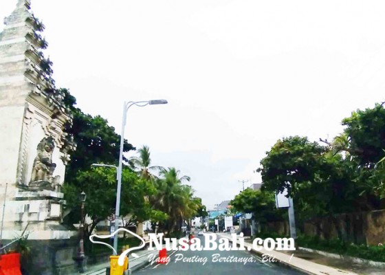 Nusabali.com - dua-hari-dilarang-parkir-di-jalan-pantai-kuta