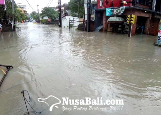 Nusabali.com - pertokoan-dan-rumah-warga-di-kerobokan-kelod-terendam-banjir