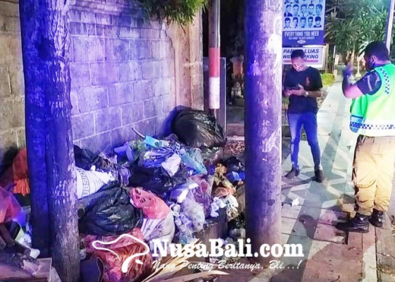 Nusabali.com - lpm-legian-sesalkan-masih-ada-warga-buang-sampah-sembarangan