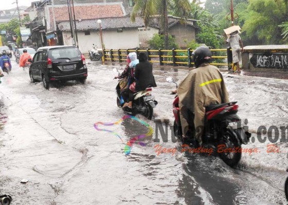 Nusabali.com - hujan-lebat-denpasar-dikepung-banjir