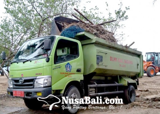 Nusabali.com - dinas-lhk-angkut-60-ton-sampah-kiriman-di-sto