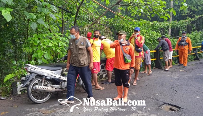 www.nusabali.com-pengendara-motor-jatuh-dalam-jurang-20-meter-di-ubud-belum-ditemukan