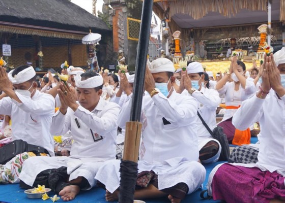 Nusabali.com - pemkab-klungkung-mapangayar-di-pura-ulun-danu-batur