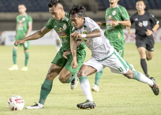 Nusabali.com - atasi-persebaya-pss-tantang-bali-united