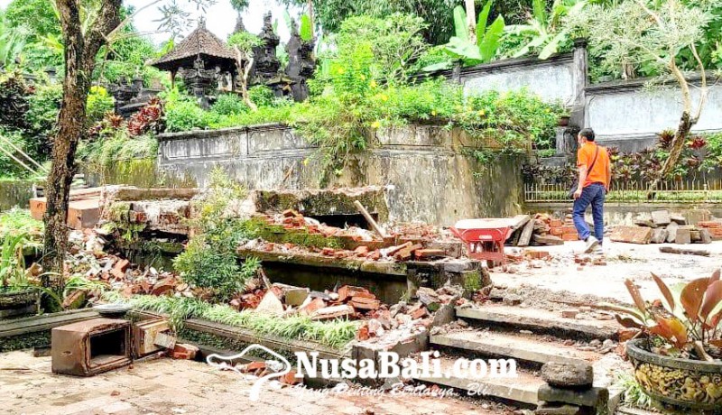 www.nusabali.com-dlh-bangli-ratakan-bekas-bangunan-terbakar