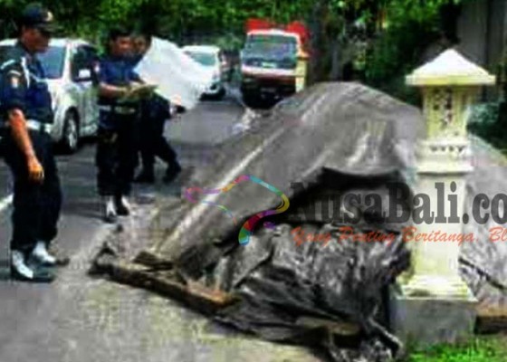 Nusabali.com - taruh-material-di-jalan-warga-diwarning-pol-pp