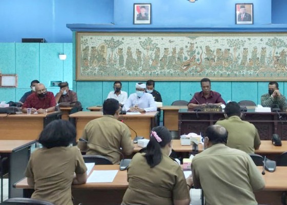 Nusabali.com - dprd-klungkung-atensi-vaksinasi-anti-covid-19-pedagang