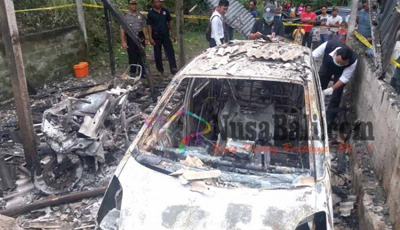 www.nusabali.com-gudang-terbakar-mobil-dan-motor-tinggal-kerangka