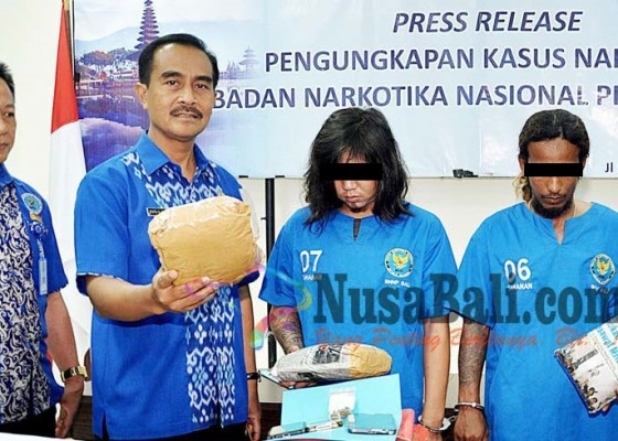 Nusabali.com - kiriman-paket-ganja-25-kg-terbongkar