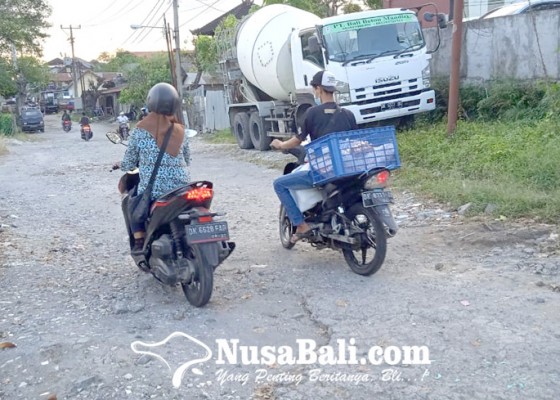 Nusabali.com - warga-minta-kejelasan-perbaikan-jalan-karya-makmur