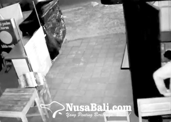 Nusabali.com - pembobol-laci-kasir-coffee-shop-terekam-cctv