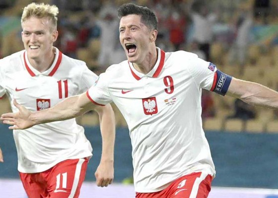 Nusabali.com - lewandowski-bikin-spanyol-seri-lagi