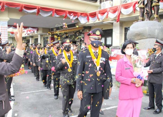 Nusabali.com - 13-personil-polres-badung-purna-bhakti-bertepatan-hut-bhayangkara