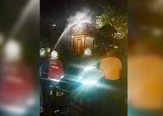 Nusabali.com - gedong-pelinggih-pura-dalem-gelgel-terbakar