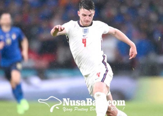 Nusabali.com - mu-dan-chelsea-berebut-gelandang-timnas-inggris