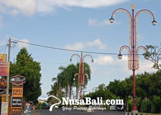 Nusabali.com - dishub-padamkan-lampu-penjor-hias